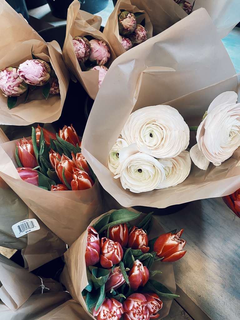 Chic Grocery Stores