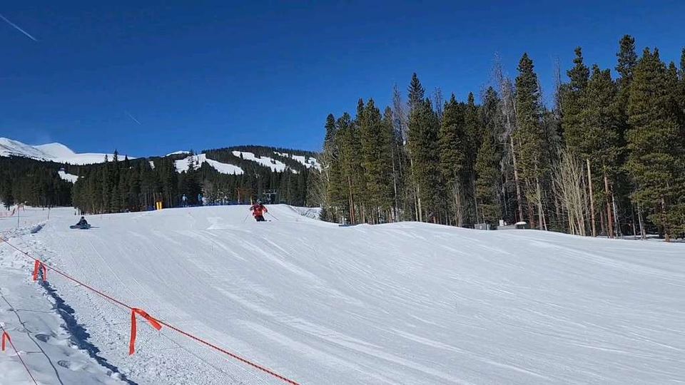 When the snow falls in Dec, I head to Vermont⛷️🎿