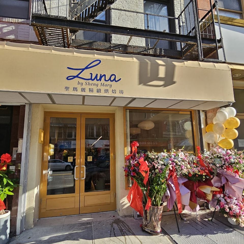 Luna Cafe & Bakery