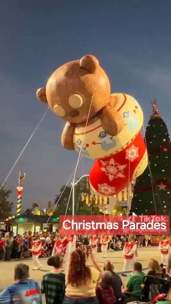 Yes … there are a lot of Christmas Parades in Orlando 🎅🎄